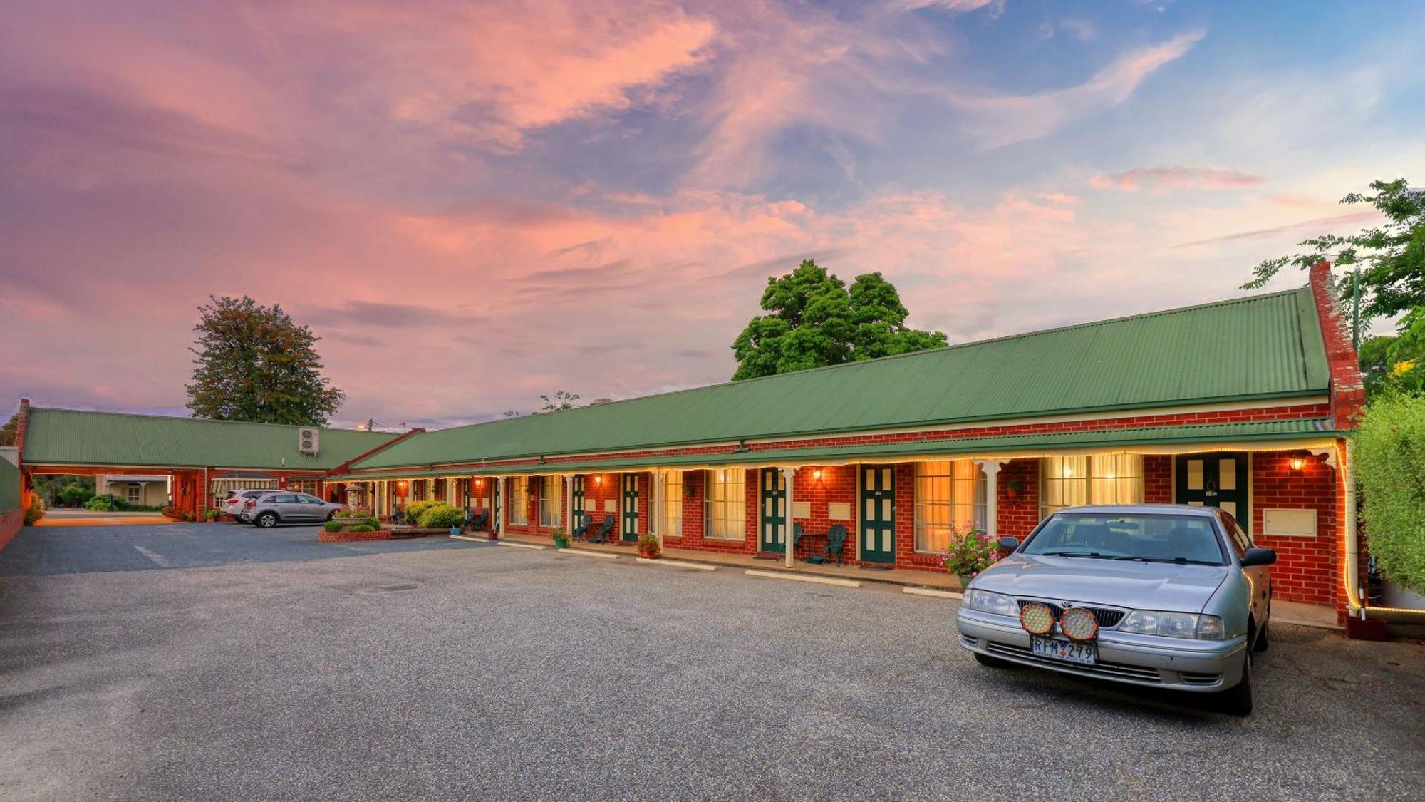 Elms Motor Inn Tumut Luaran gambar